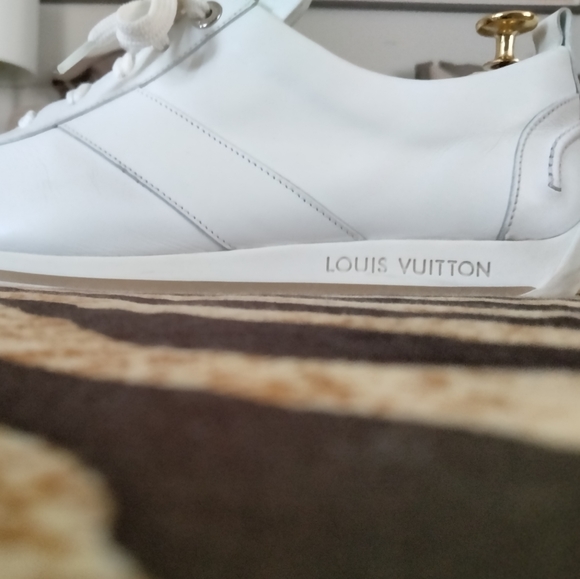 Louis Vuitton - Picture 2 of 2